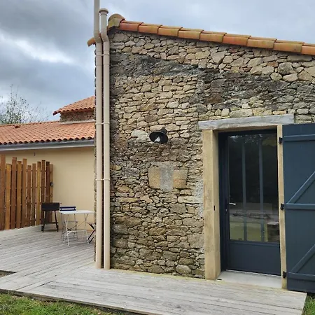 Le Pressoir بيت للعطل La Gaubretiere